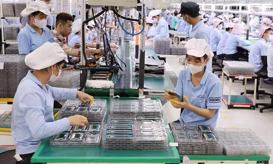 Dây chuyền lắp ráp điện tử hiện đại tại KCN Yên Phong, Bắc Ninh